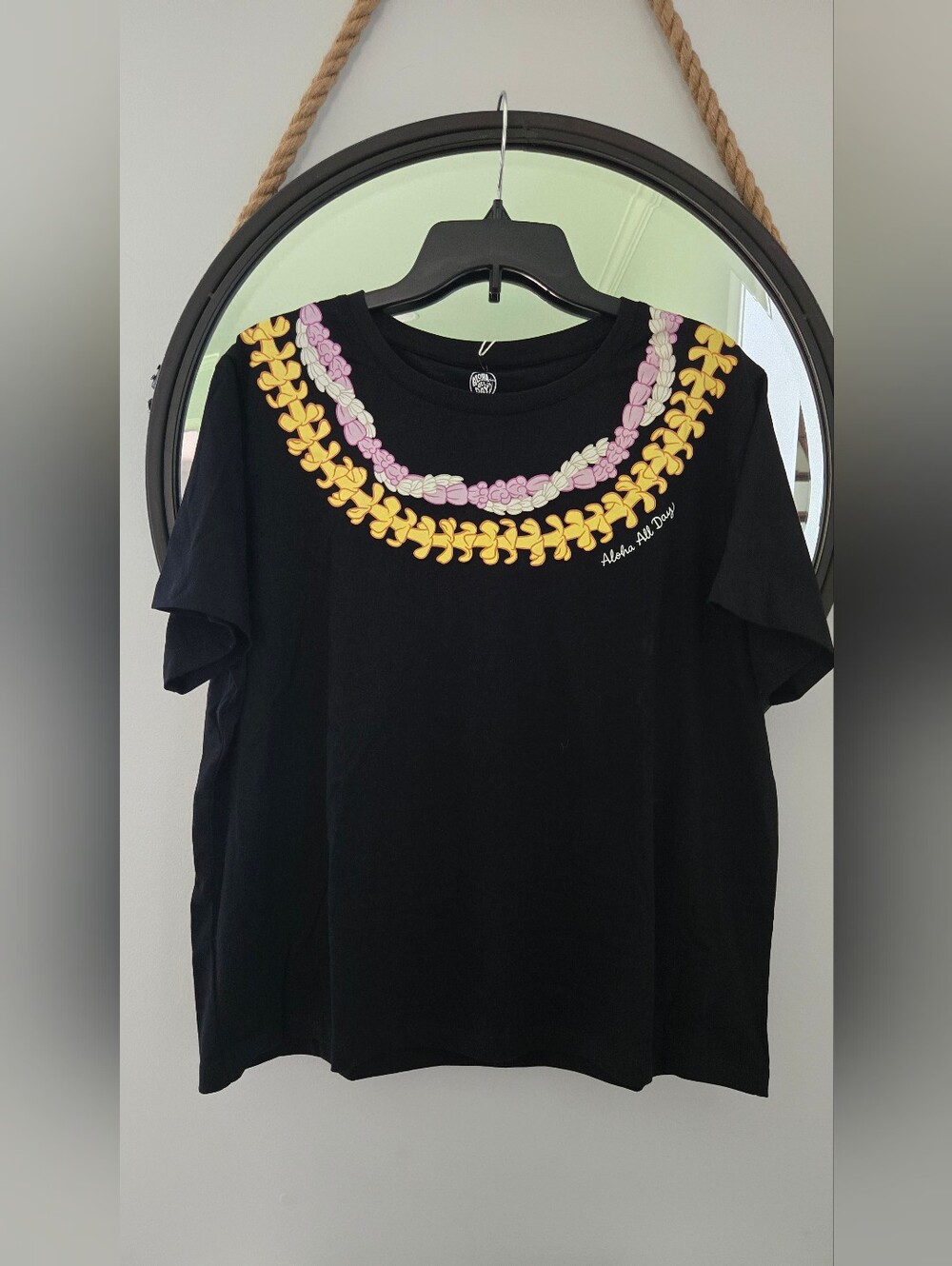 NWT ALOHA ALL DAY Lei Shirt